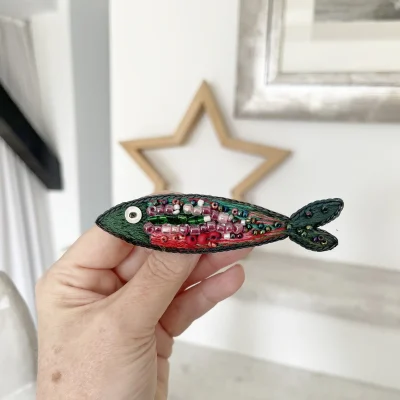 broszka rybka śledzik