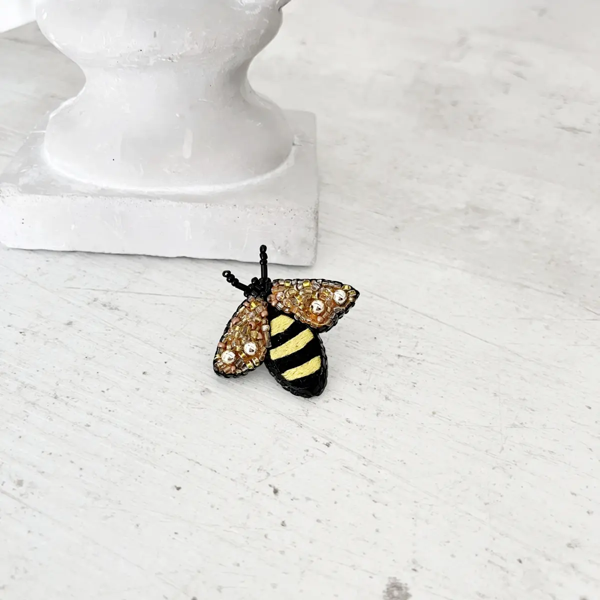 broszka pszczółka owady