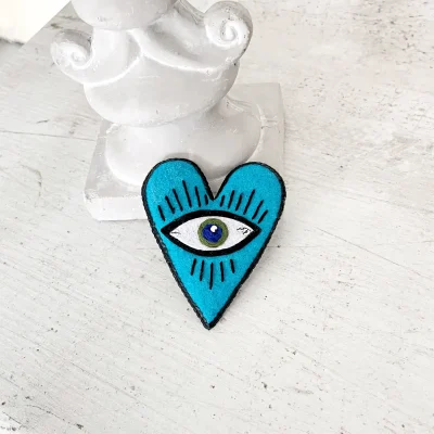 broszka patrz sercem