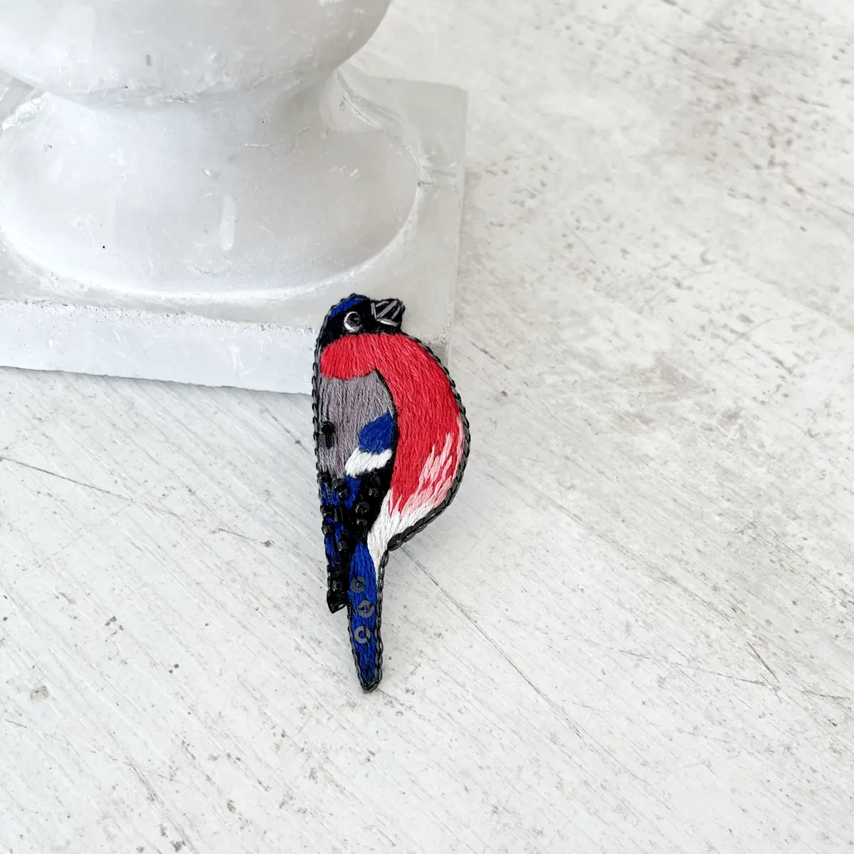 gil polski ptak przypinka ręcznie haftowana