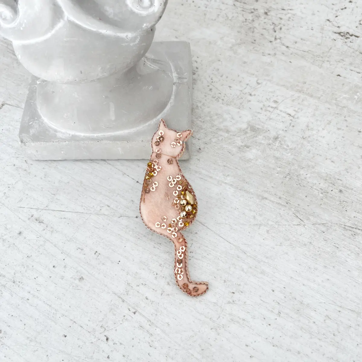 rękodzieło broszka kot