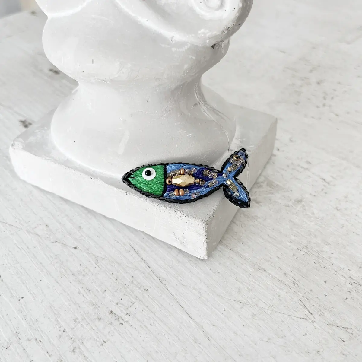 broszka rybka śledzik