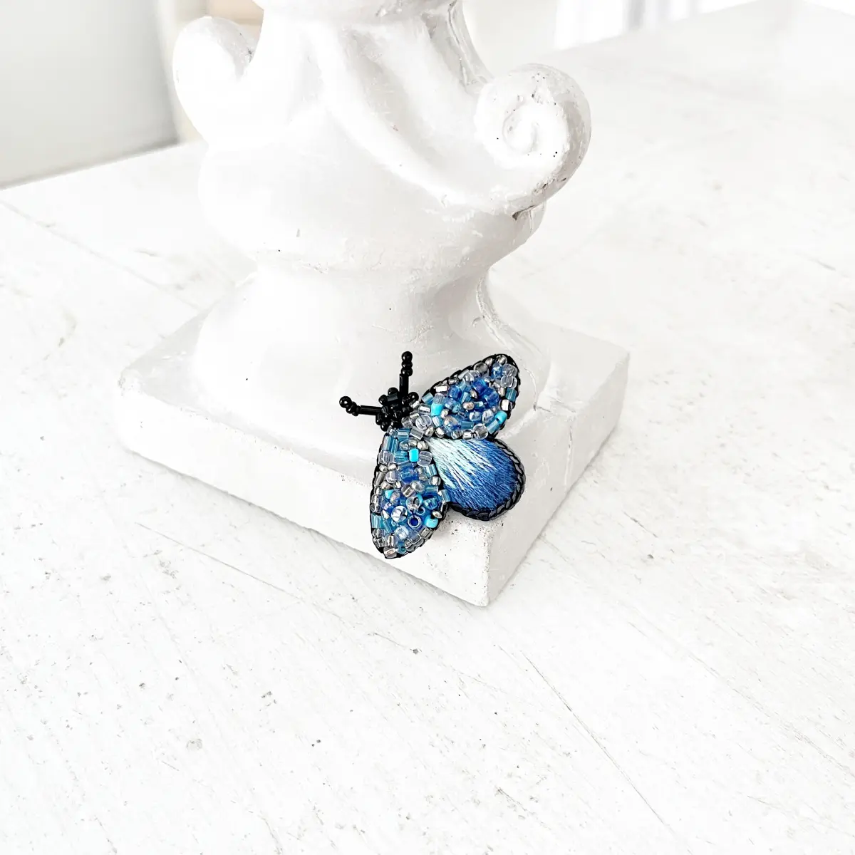 broszka owady bzyk rękodzieło