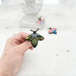 mała broszka bzyk owad