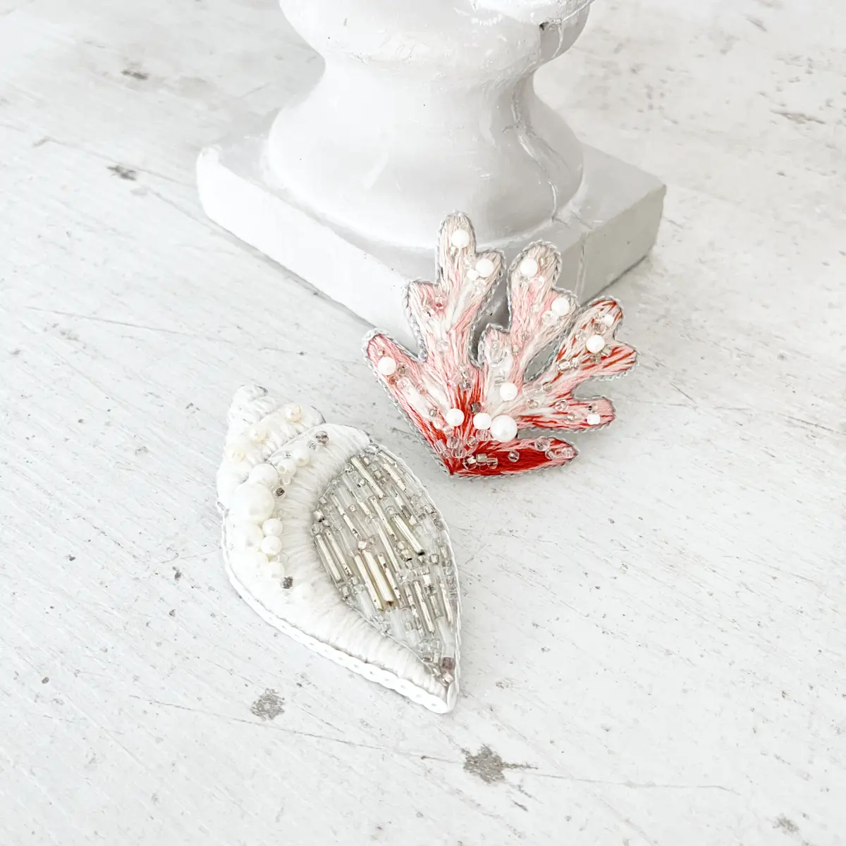 morska biżuteria ręcznie haftowana