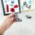 broszka szpilki buty