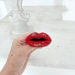 broszka usta