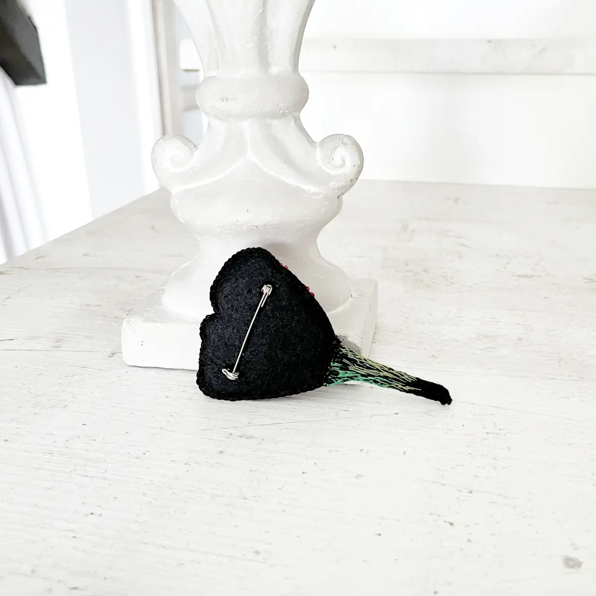 kwiat przypinka