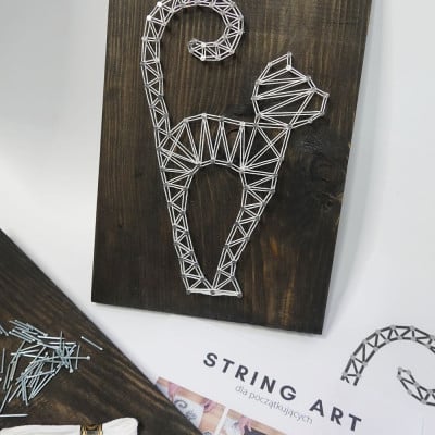 obraz string art kot