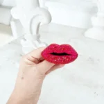 broszka usta