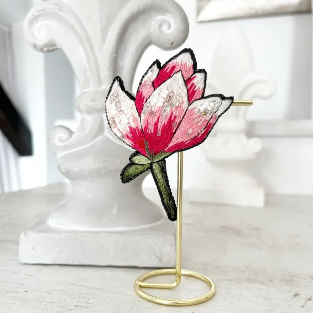 broszka magnolia kwiat