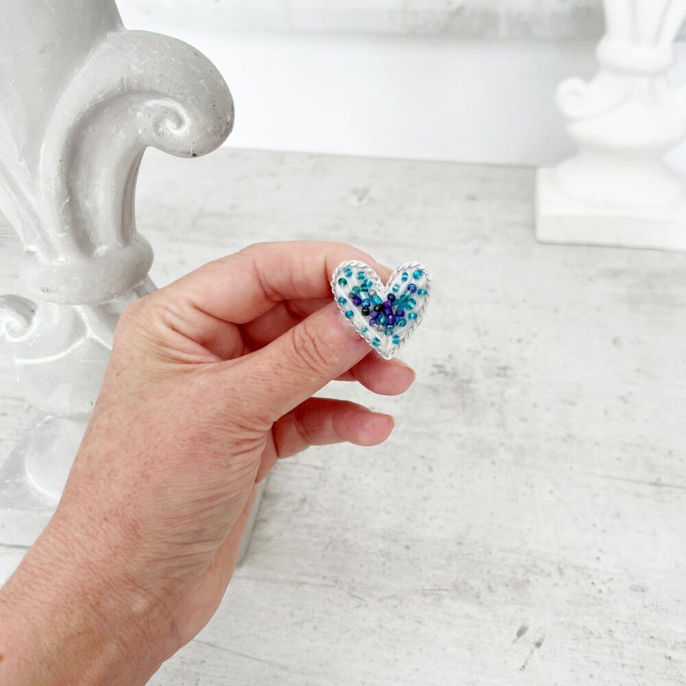 mała przypinka broszka pin