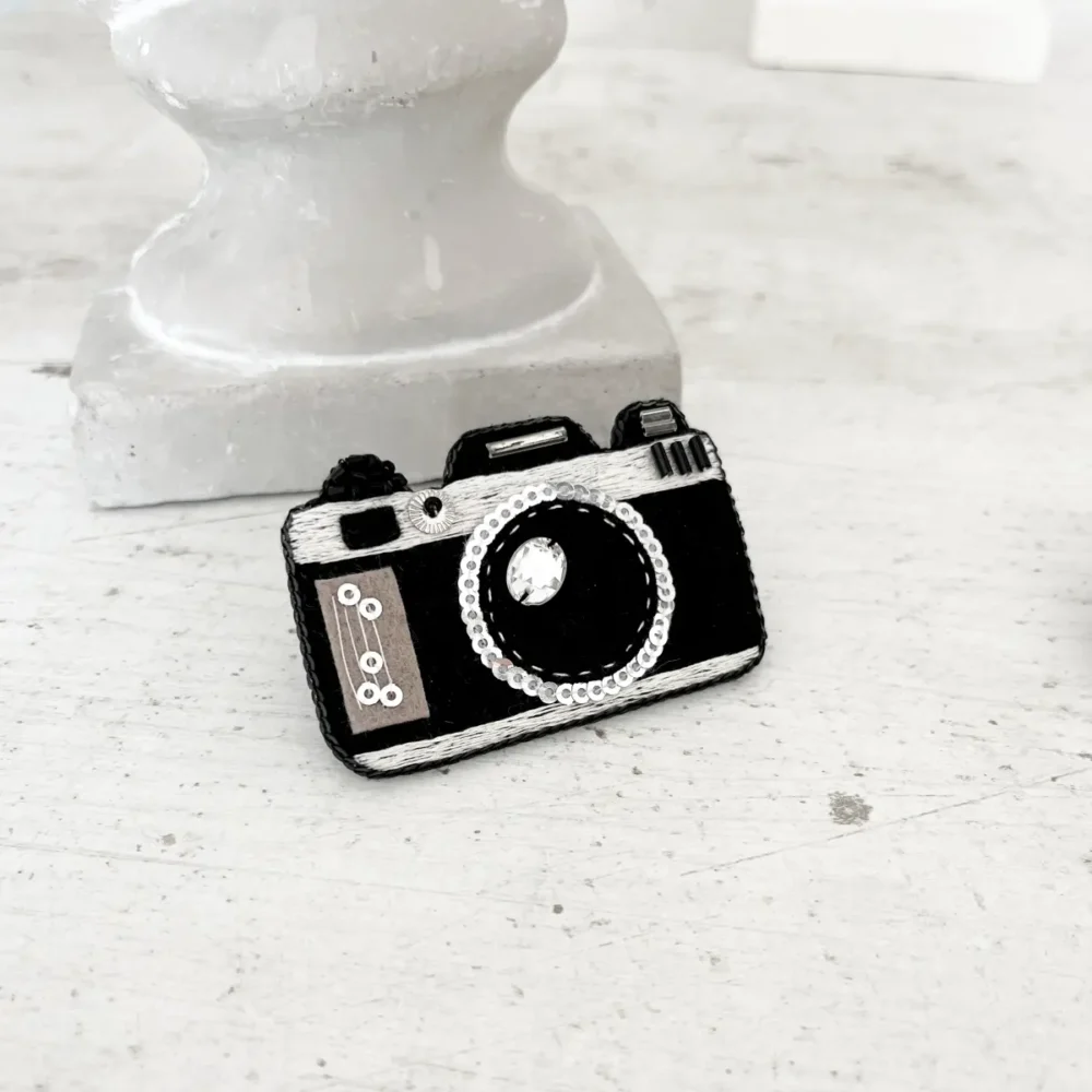 broszka aparat fotograficzny