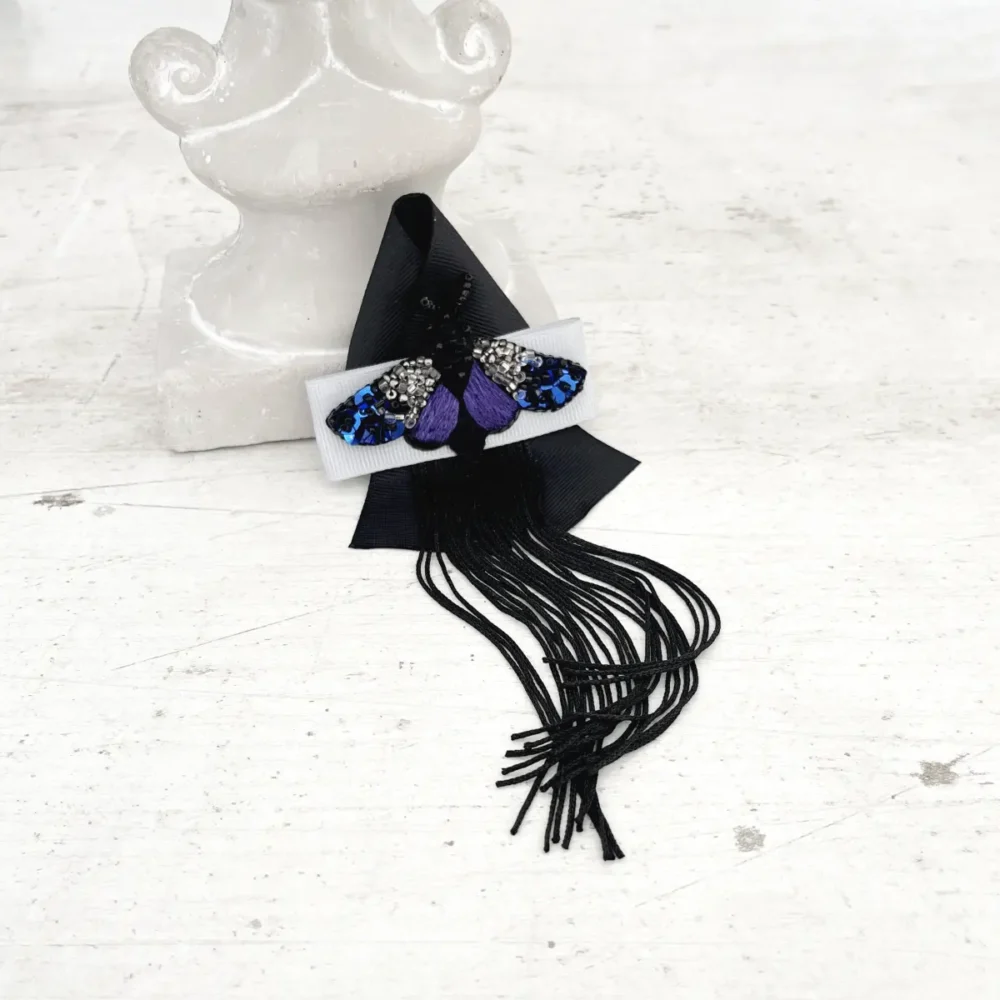 rękodzieło ćma harfowana biżuteria
